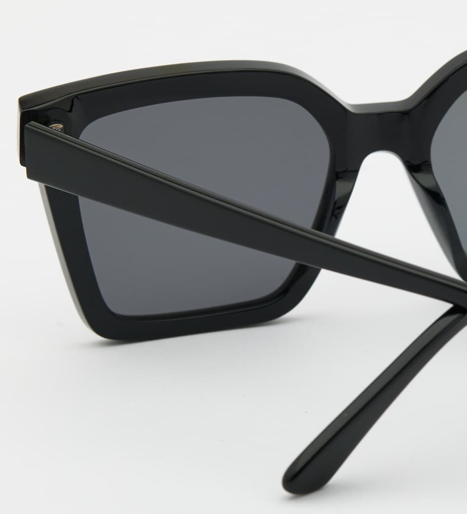 Ivy Black Black