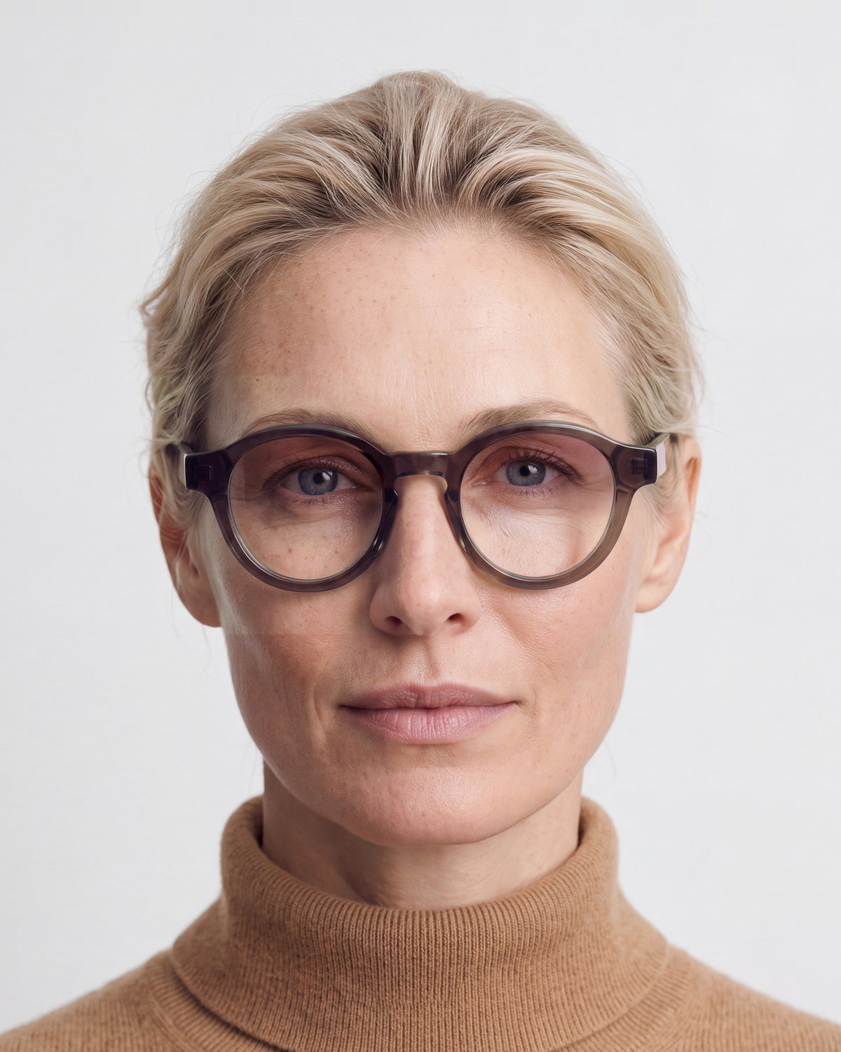Nora in dark brown, worn, Heather lenses