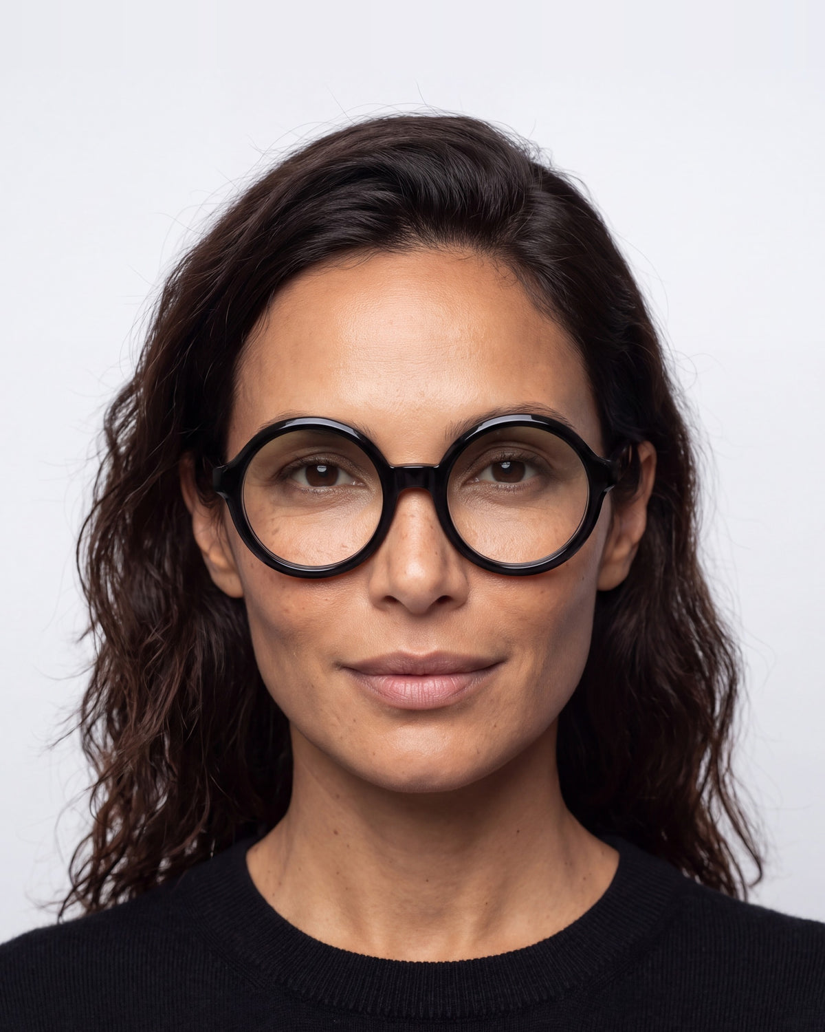 Rakel in black, worn, Sage lenses