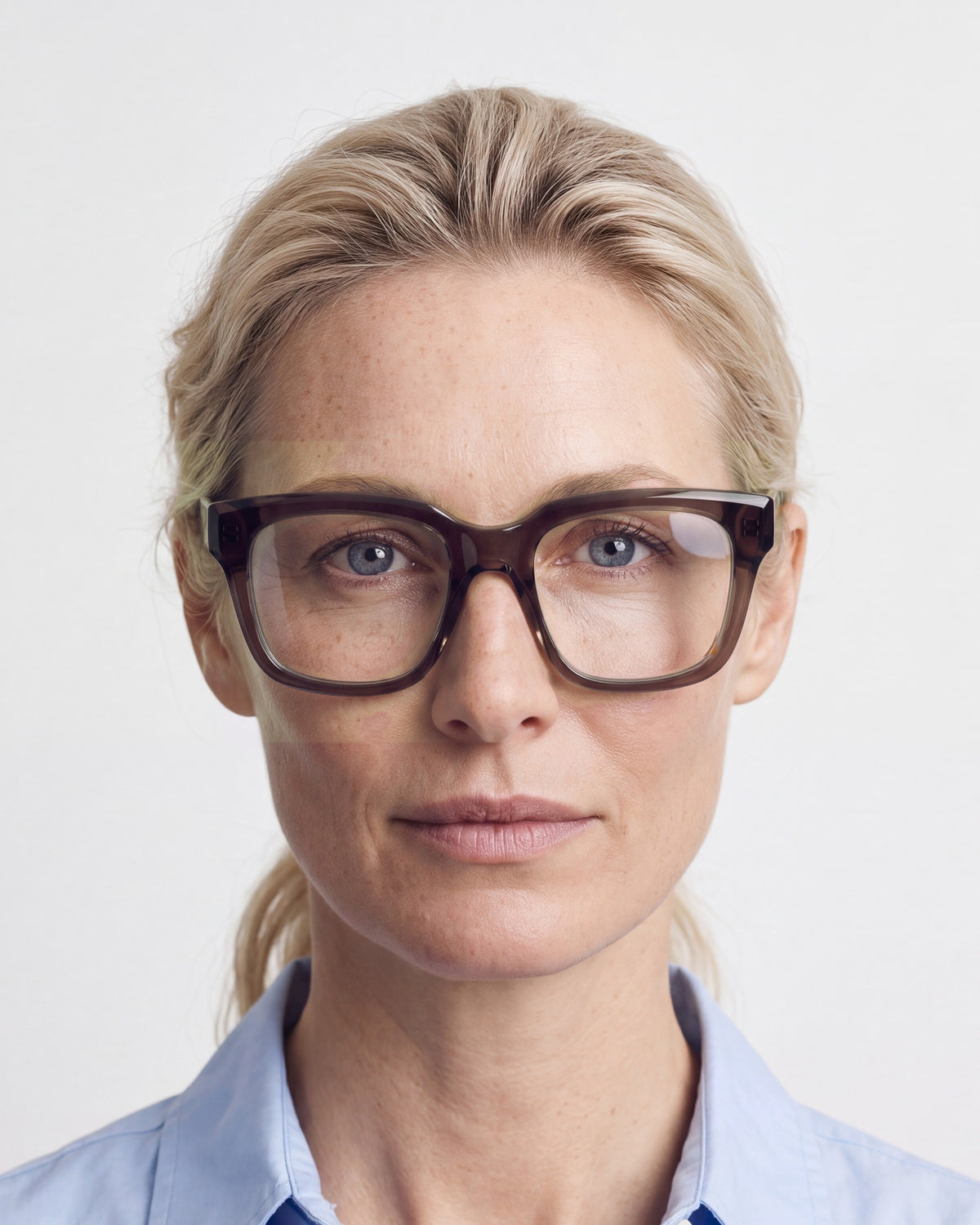 Therese in dark brown, worn