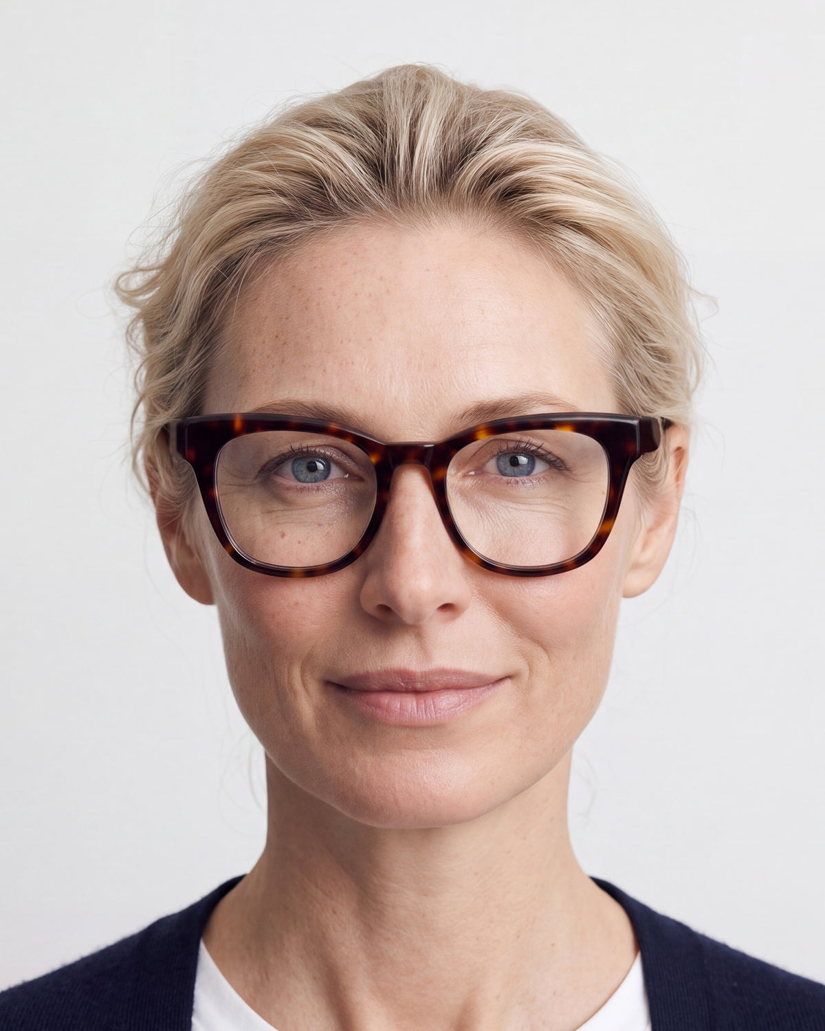Zoey in tortoiseshell, worn